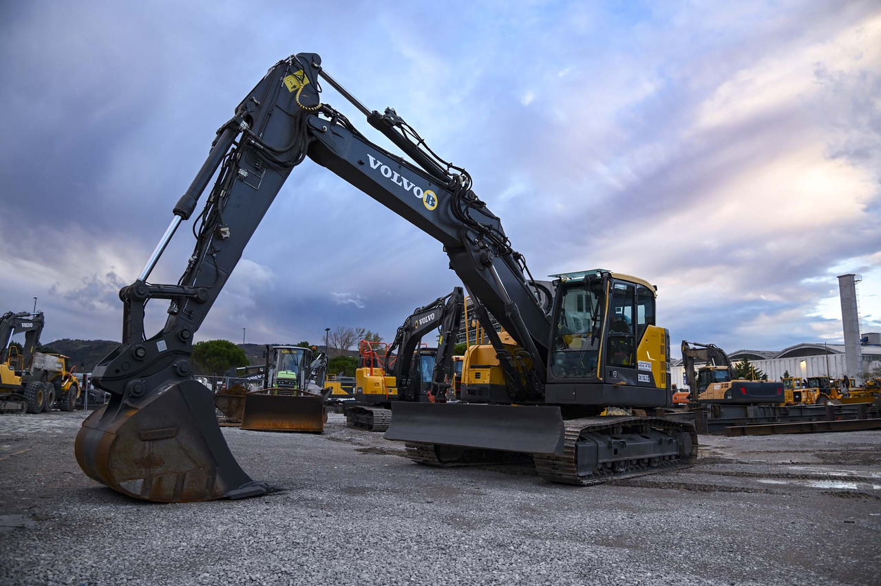 Volvo ECR235EL - Máy xúc bánh xích: hình 1 Volvo ECR235EL - Máy xúc bánh xích: hình 1