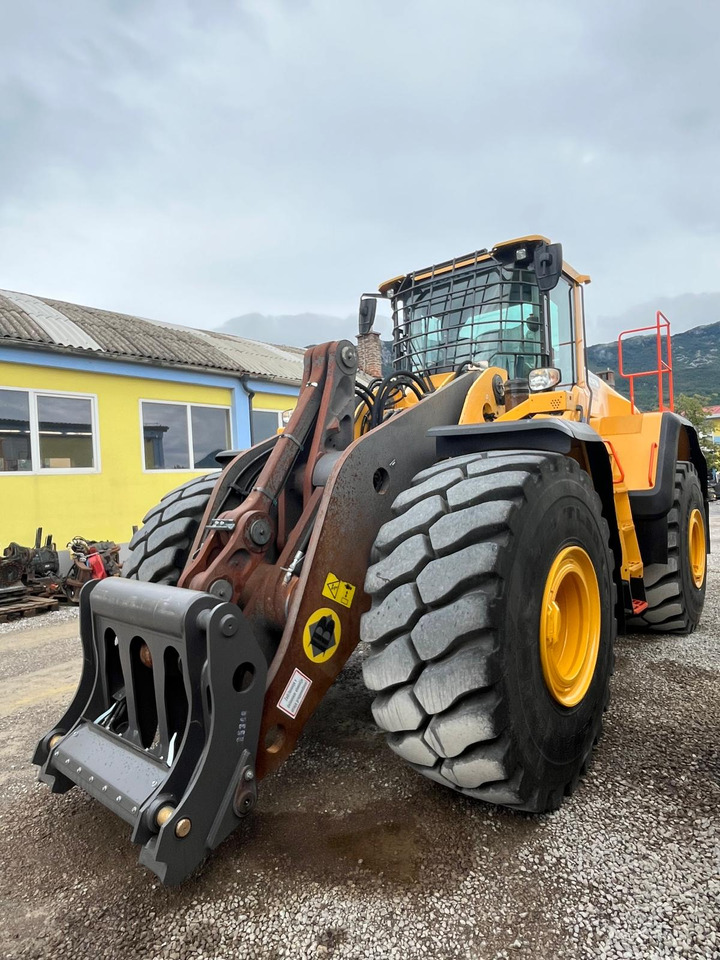 Volvo L220H - Máy xúc lật bánh lốp: hình 2 Volvo L220H - Máy xúc lật bánh lốp: hình 2