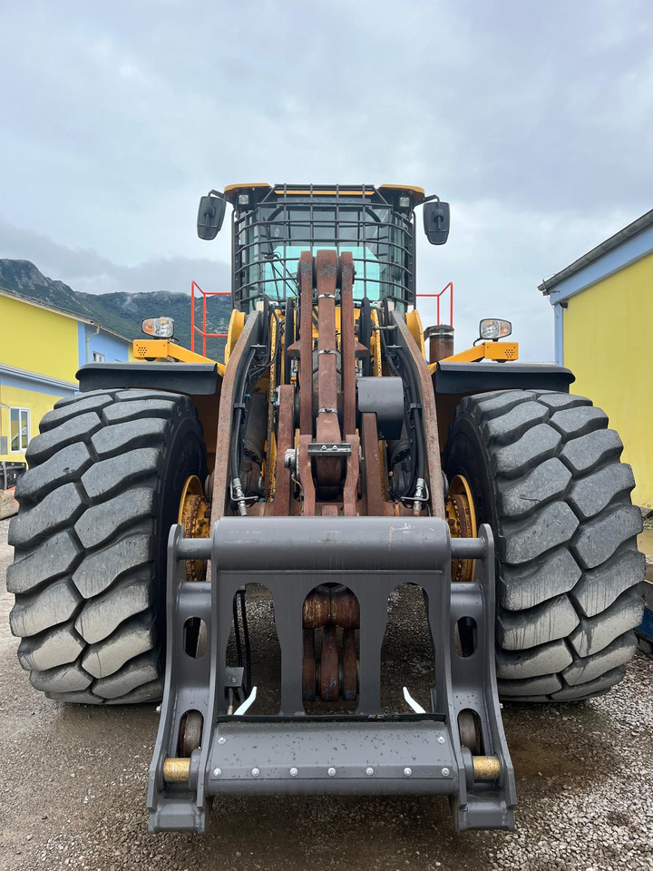Volvo L220H - Máy xúc lật bánh lốp: hình 4 Volvo L220H - Máy xúc lật bánh lốp: hình 4