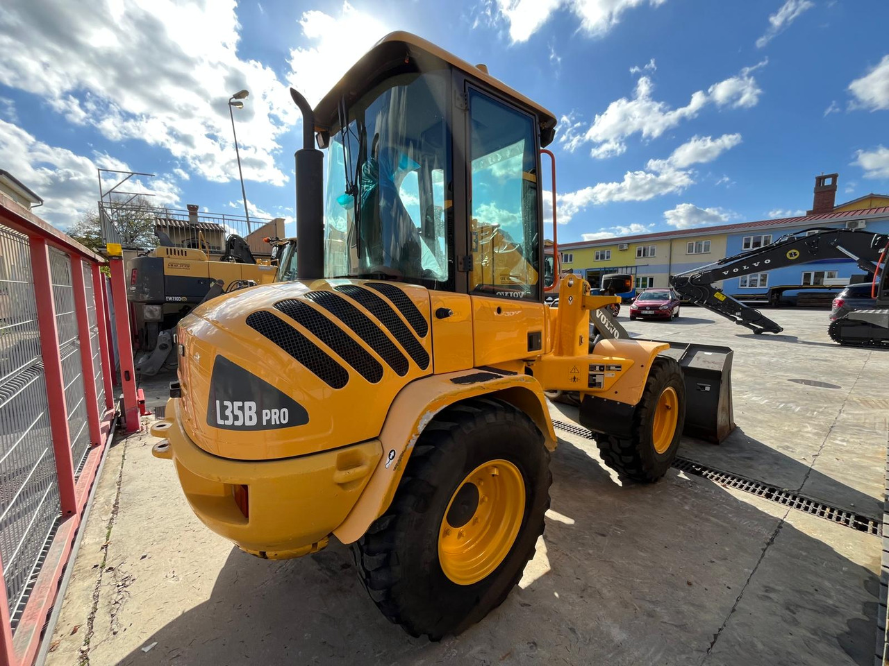 Volvo L35B - Máy xúc lật bánh lốp: hình 4 Volvo L35B - Máy xúc lật bánh lốp: hình 4