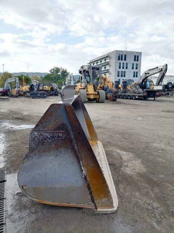 Volvo loader bucket 2800 mm - Gầu xúc lật: hình 3 Volvo loader bucket 2800 mm - Gầu xúc lật: hình 3