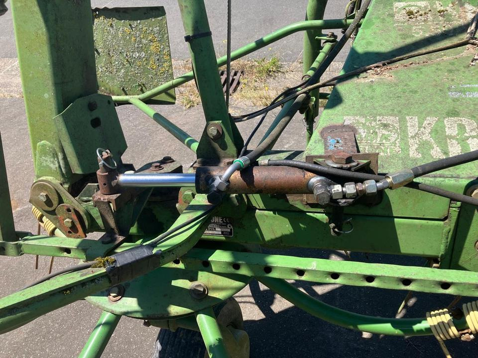 Krone KW 5.50 Wender, Heuer, Zetter hydr. Grenzstreueinrichtung - Dàn trải/ Cào: hình 4 Krone KW 5.50 Wender, Heuer, Zetter hydr. Grenzstreueinrichtung - Dàn trải/ Cào: hình 4
