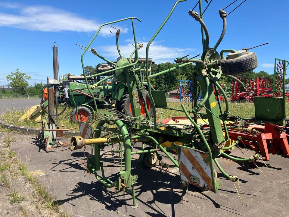 Krone KW 5.50 Wender, Heuer, Zetter hydr. Grenzstreueinrichtung - Dàn trải/ Cào: hình 1 Krone KW 5.50 Wender, Heuer, Zetter hydr. Grenzstreueinrichtung - Dàn trải/ Cào: hình 1