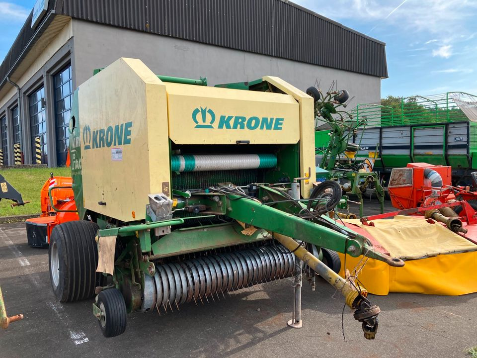 Krone Rundballenpresse VP 1500 MC Schneidwerk Netzbindung - Máy đóng kiện tròn: hình 1 Krone Rundballenpresse VP 1500 MC Schneidwerk Netzbindung - Máy đóng kiện tròn: hình 1
