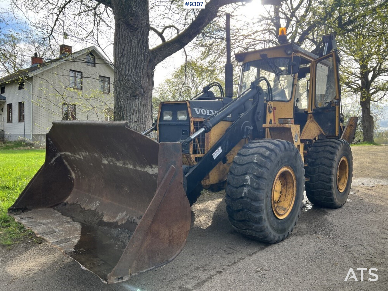 Backhoe loader VOLVO BM 6300 - Máy xúc trước múc sau: hình 1 Backhoe loader VOLVO BM 6300 - Máy xúc trước múc sau: hình 1