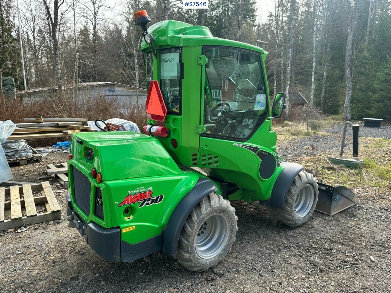 COMPACT LOADER, AVANT 750, WITH MANY TOOLS (SEE VIDEO) - Máy xúc lật mini gấp khúc: hình 5 COMPACT LOADER, AVANT 750, WITH MANY TOOLS (SEE VIDEO) - Máy xúc lật mini gấp khúc: hình 5