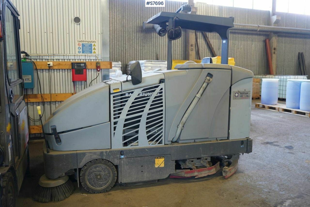 Cleaning machine Nilfisk CR1200 rep.object - Xe quét đường: hình 1 Cleaning machine Nilfisk CR1200 rep.object - Xe quét đường: hình 1