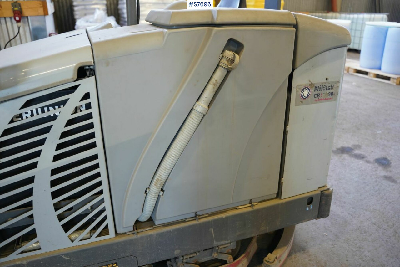 Xe quét đường Cleaning machine Nilfisk CR1200 rep.object: hình 15