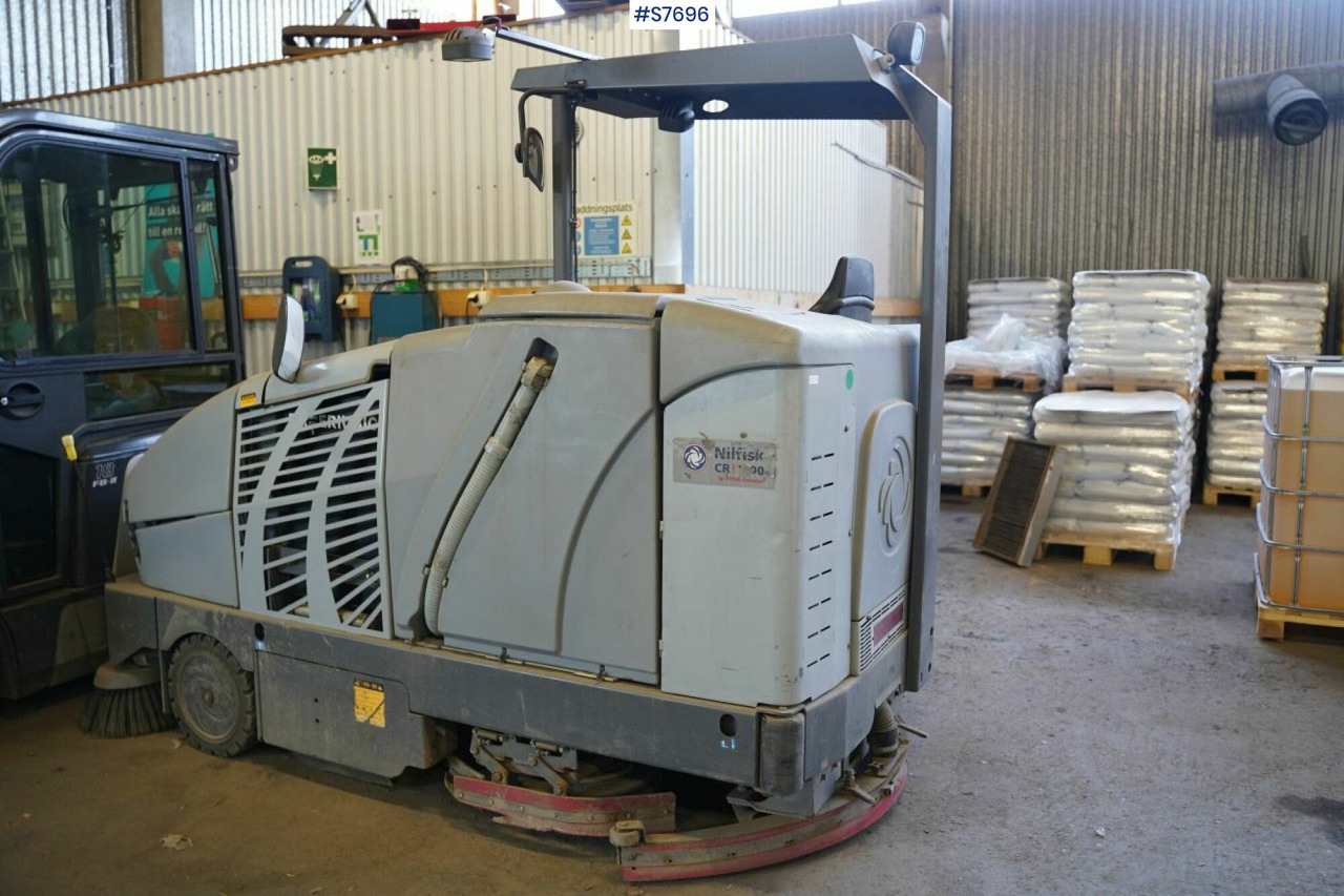 Cleaning machine Nilfisk CR1200 rep.object - Xe quét đường: hình 2 Cleaning machine Nilfisk CR1200 rep.object - Xe quét đường: hình 2