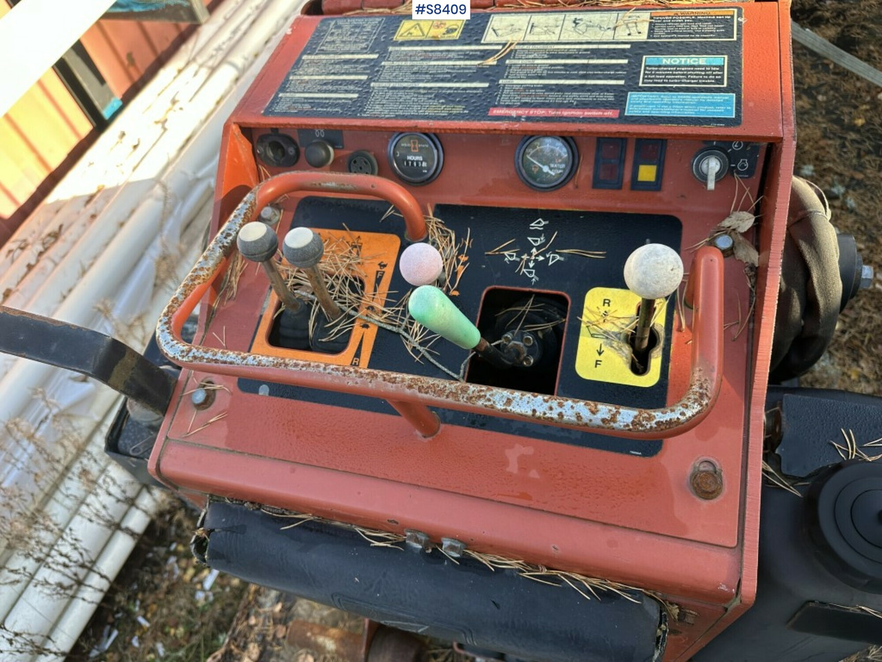 Ditch witch SK650 - Máy xúc lật mini bánh xích: hình 5 Ditch witch SK650 - Máy xúc lật mini bánh xích: hình 5