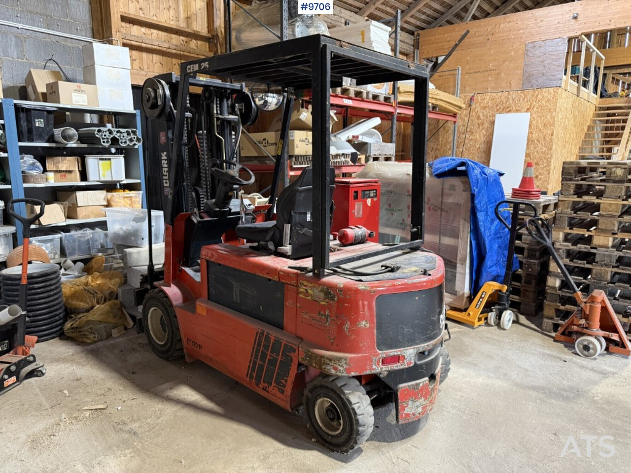 Forklift Clark CEM 25 - Xe nâng điện: hình 2 Forklift Clark CEM 25 - Xe nâng điện: hình 2