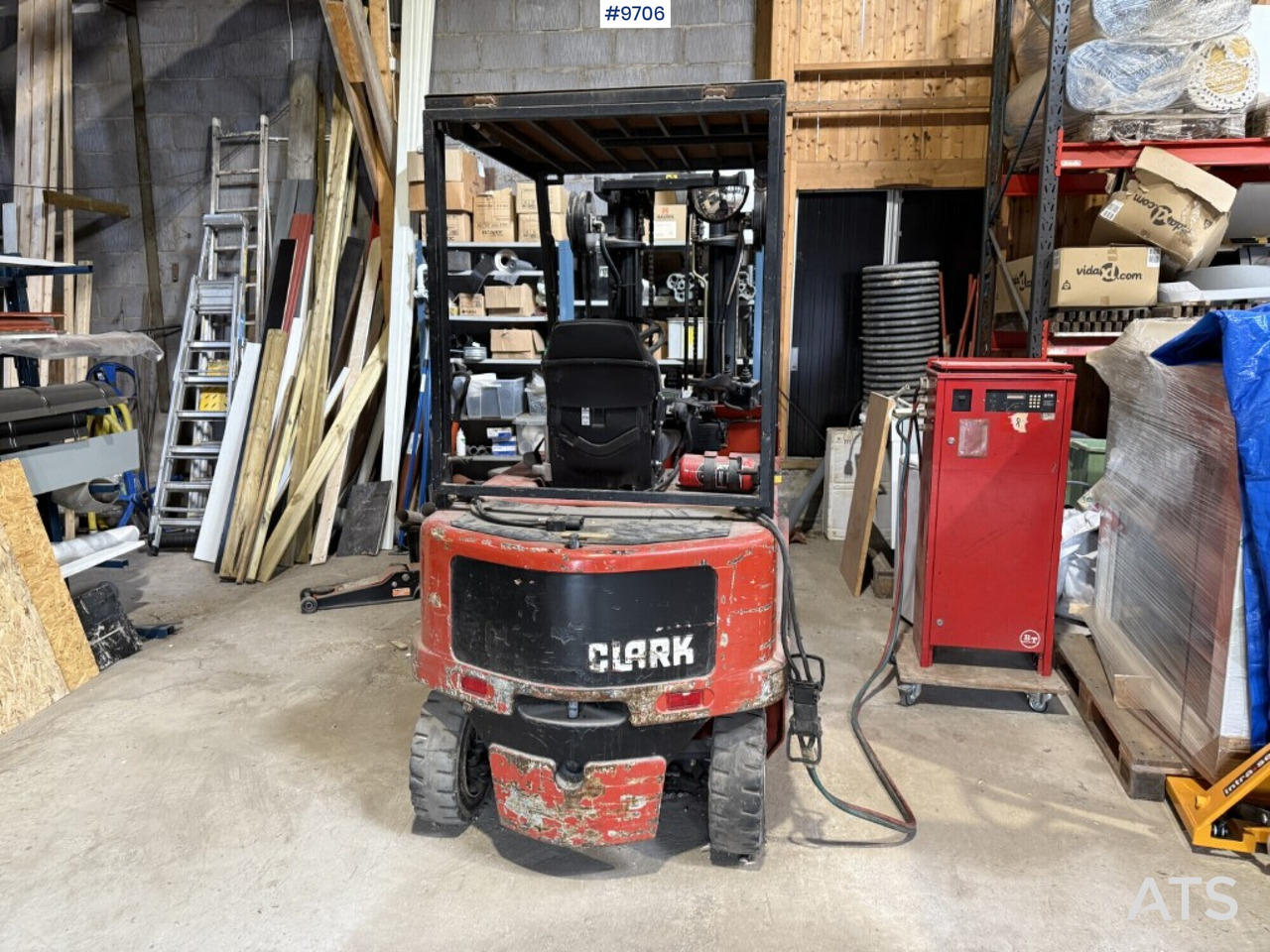 Forklift Clark CEM 25 - Xe nâng điện: hình 3 Forklift Clark CEM 25 - Xe nâng điện: hình 3