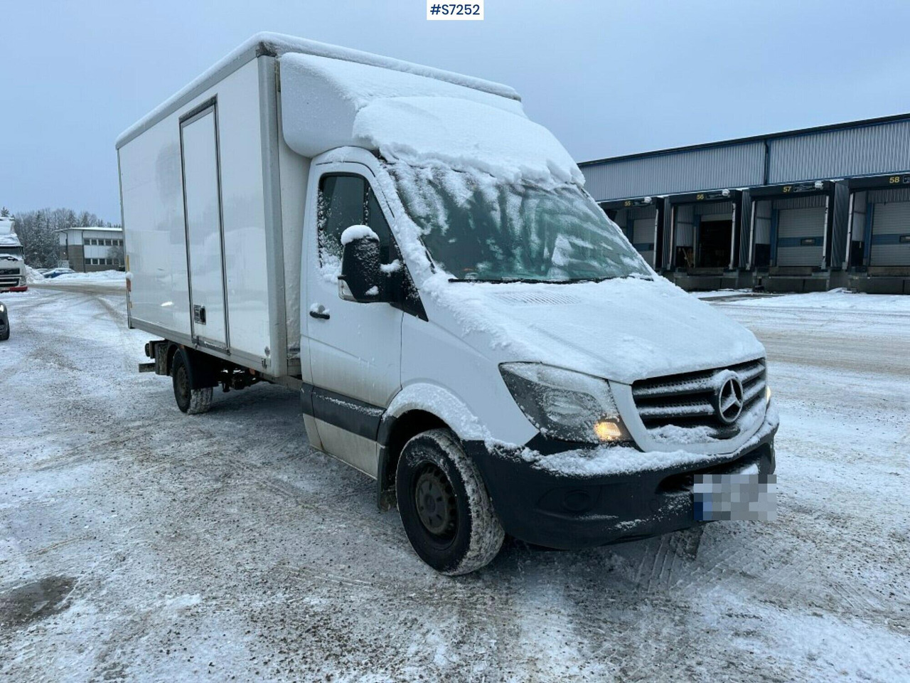 Sprinter box truck Mercedes Benz with Tailgate lift - Xe tải nhỏ thùng kín: hình 2 Sprinter box truck Mercedes Benz with Tailgate lift - Xe tải nhỏ thùng kín: hình 2