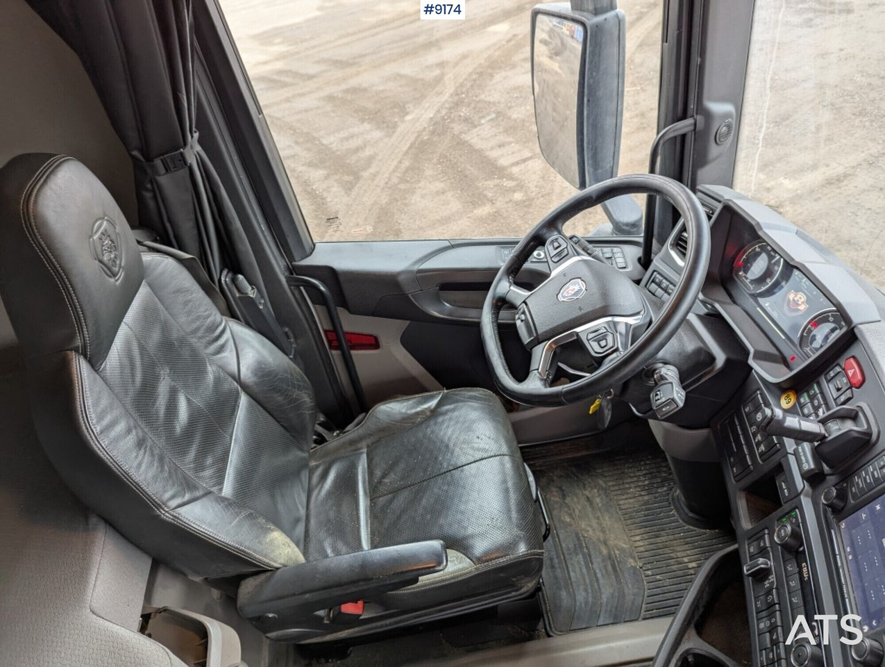 Interior photo 1: Xe chở gỗ Timber truck Scania R730 6X4