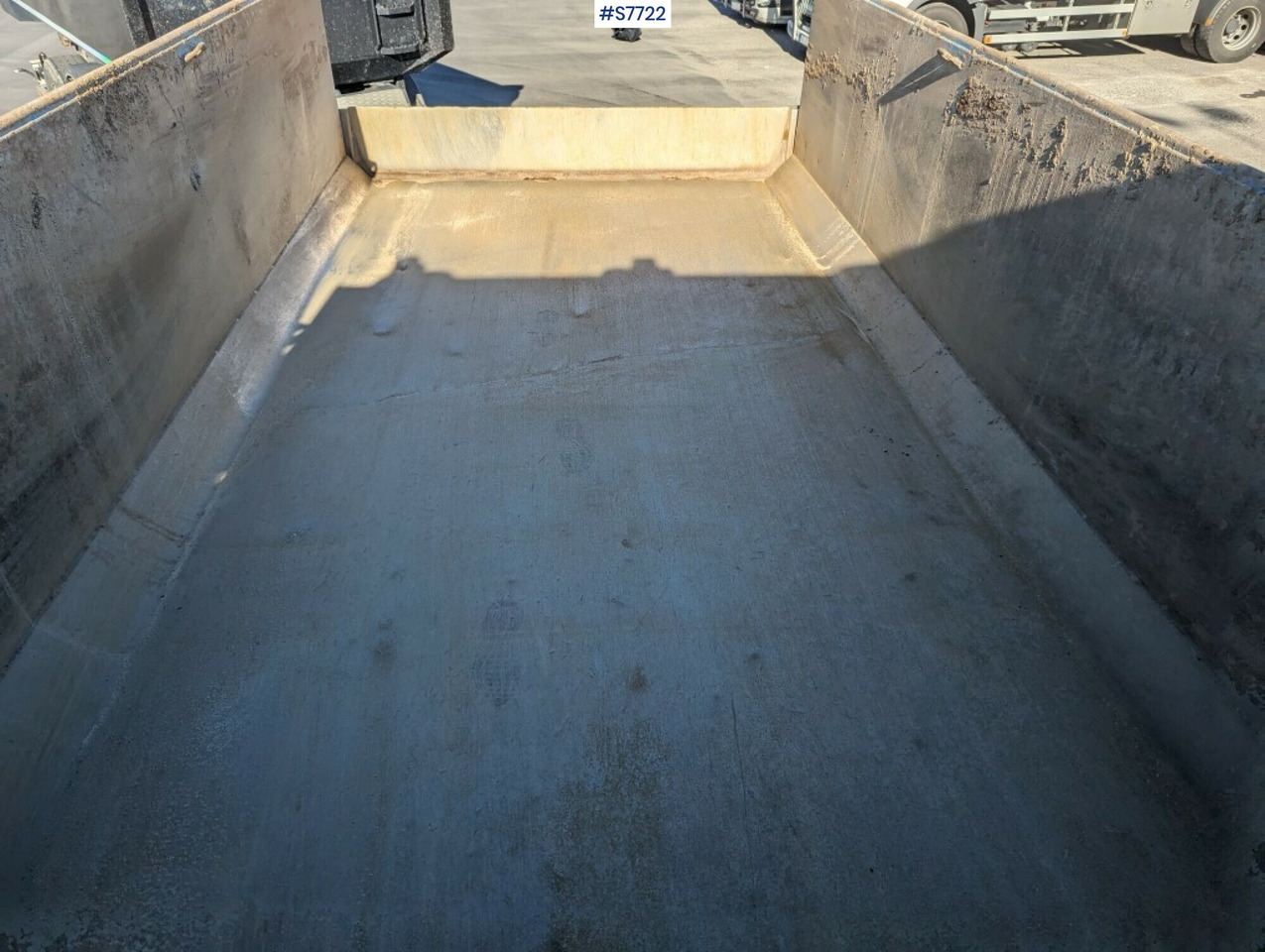 Tipper Truck DAF FAT XF530Z - Xe ben: hình 3 Tipper Truck DAF FAT XF530Z - Xe ben: hình 3