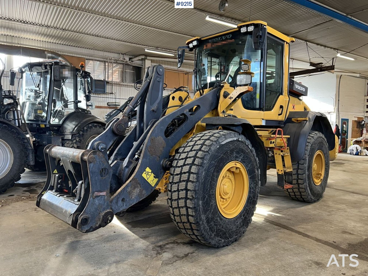 Volvo L 90 H Wheel loader (VIDEO) - Máy xúc lật bánh lốp: hình 3 Volvo L 90 H Wheel loader (VIDEO) - Máy xúc lật bánh lốp: hình 3
