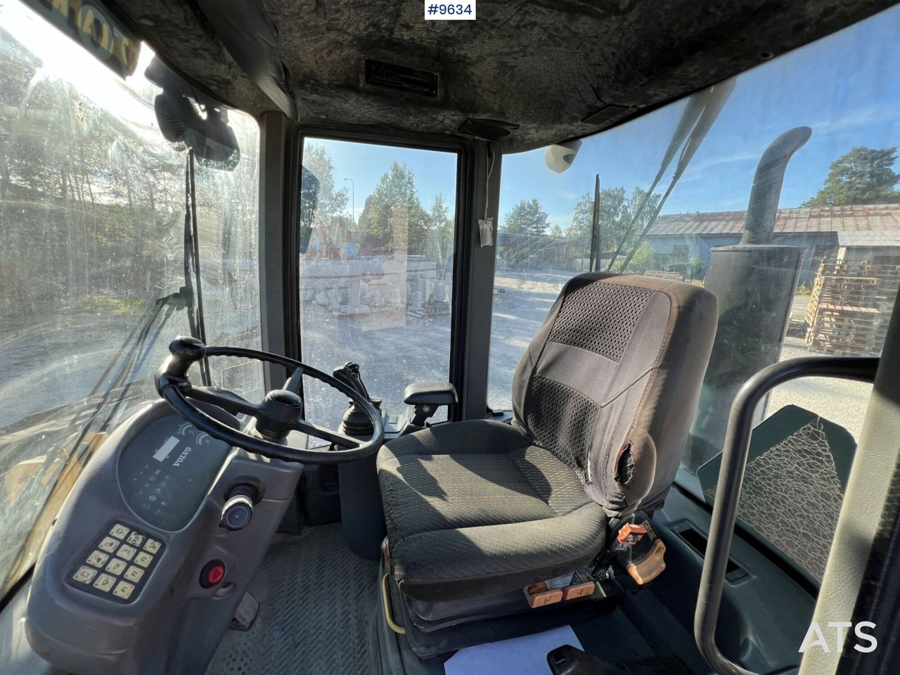 Volvo L30Z Wheel loader with multiple attachments - Máy xúc lật bánh lốp: hình 5 Volvo L30Z Wheel loader with multiple attachments - Máy xúc lật bánh lốp: hình 5