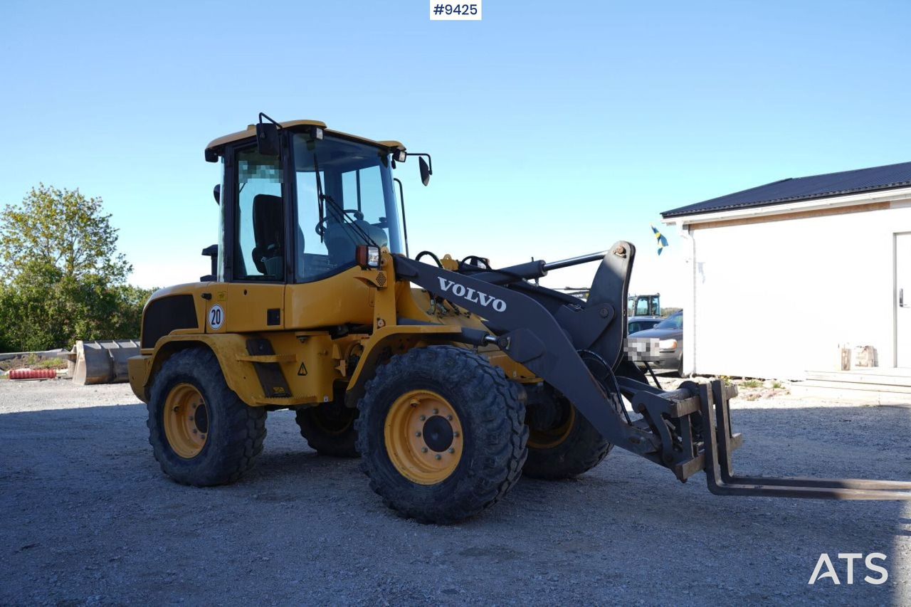 Volvo L35 G with implements (VIDEO) - Máy xúc lật bánh lốp: hình 2 Volvo L35 G with implements (VIDEO) - Máy xúc lật bánh lốp: hình 2