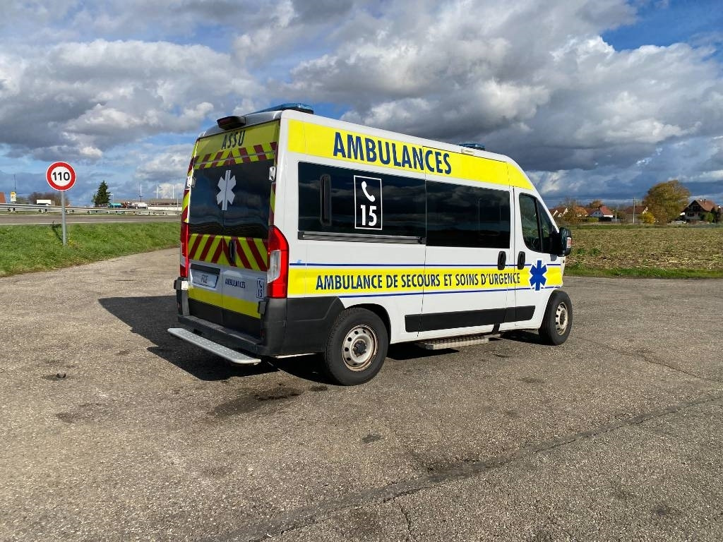 Fiat LES DAUPHINS/DUCATO TORINO 2.3M-Jet 160 endommagée - Xe cứu thương: hình 4 Fiat LES DAUPHINS/DUCATO TORINO 2.3M-Jet 160 endommagée - Xe cứu thương: hình 4
