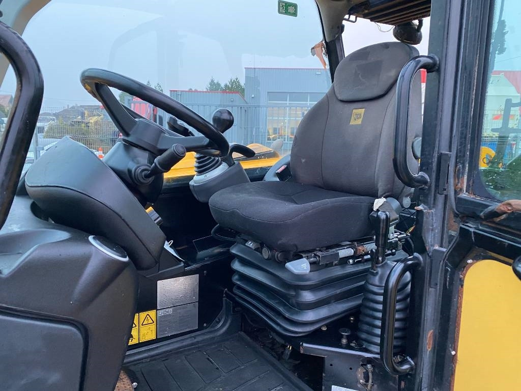 Xe nhấc hình viễn vọng kính JCB 531-70 Agri Super 40km: hình 15 Xe nhấc hình viễn vọng kính JCB 531-70 Agri Super 40km: hình 15