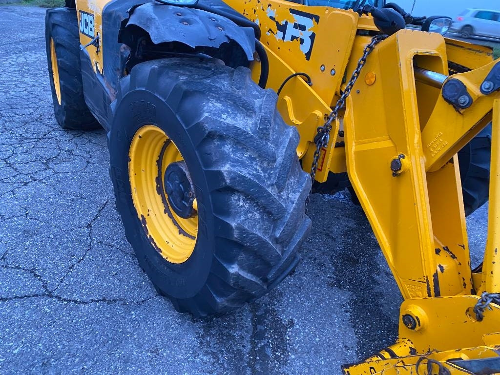 Xe nhấc hình viễn vọng kính JCB 531-70 Agri Super 40km: hình 42 Xe nhấc hình viễn vọng kính JCB 531-70 Agri Super 40km: hình 42