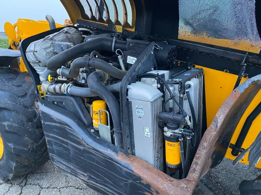 Xe nhấc hình viễn vọng kính JCB 531-70 Agri Super 40km: hình 37 Xe nhấc hình viễn vọng kính JCB 531-70 Agri Super 40km: hình 37