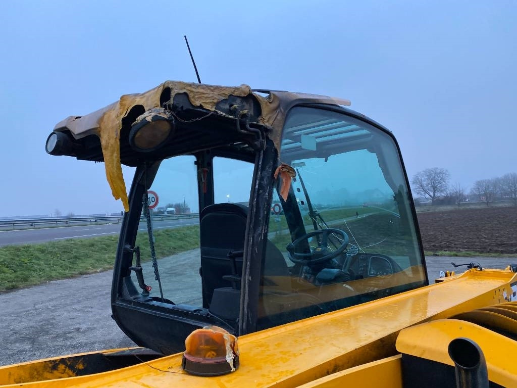 Xe nhấc hình viễn vọng kính JCB 531-70 Agri Super 40km: hình 32 Xe nhấc hình viễn vọng kính JCB 531-70 Agri Super 40km: hình 32