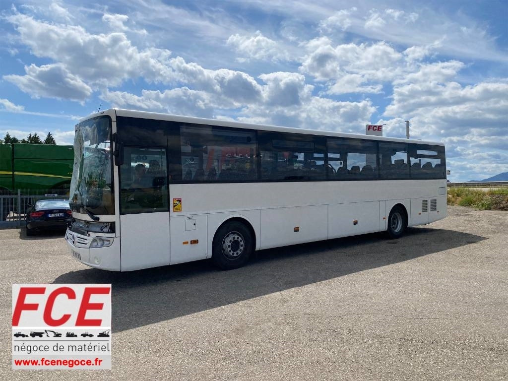 Mercedes-Benz INTOURO Court 220Kws/Boite Manuelle endommagé - Xe bus ngoại ô: hình 1 Mercedes-Benz INTOURO Court 220Kws/Boite Manuelle endommagé - Xe bus ngoại ô: hình 1