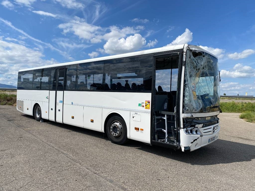 Mercedes-Benz INTOURO Court 220Kws/Boite Manuelle endommagé - Xe bus ngoại ô: hình 3 Mercedes-Benz INTOURO Court 220Kws/Boite Manuelle endommagé - Xe bus ngoại ô: hình 3