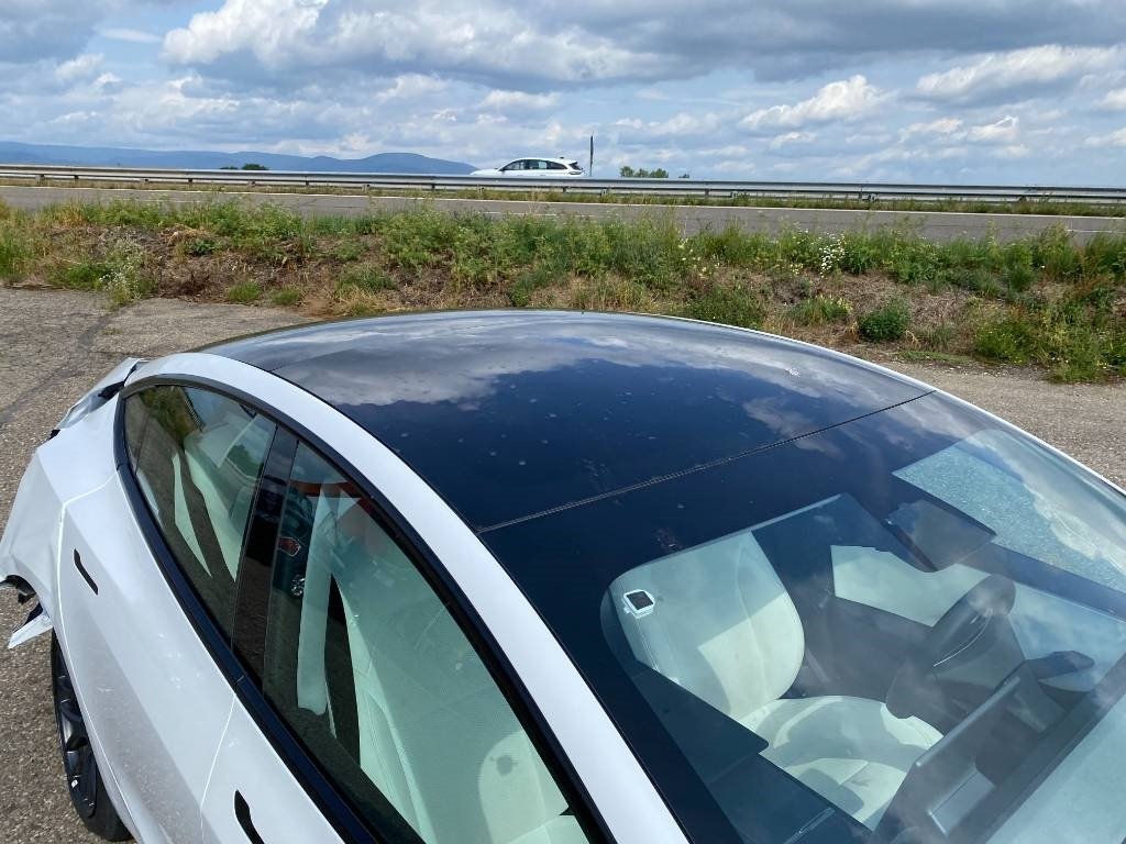 Xe hơi Tesla MODEL 3 5YJ3 Carte Grise Française endommagée: hình 48