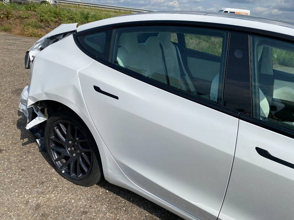 Xe hơi Tesla MODEL 3 5YJ3 Carte Grise Française endommagée: hình 42