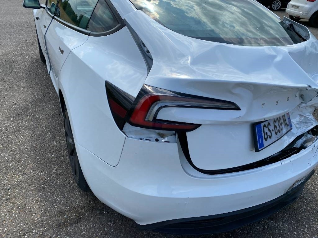 Xe hơi Tesla MODEL 3 5YJ3 Carte Grise Française endommagée: hình 11