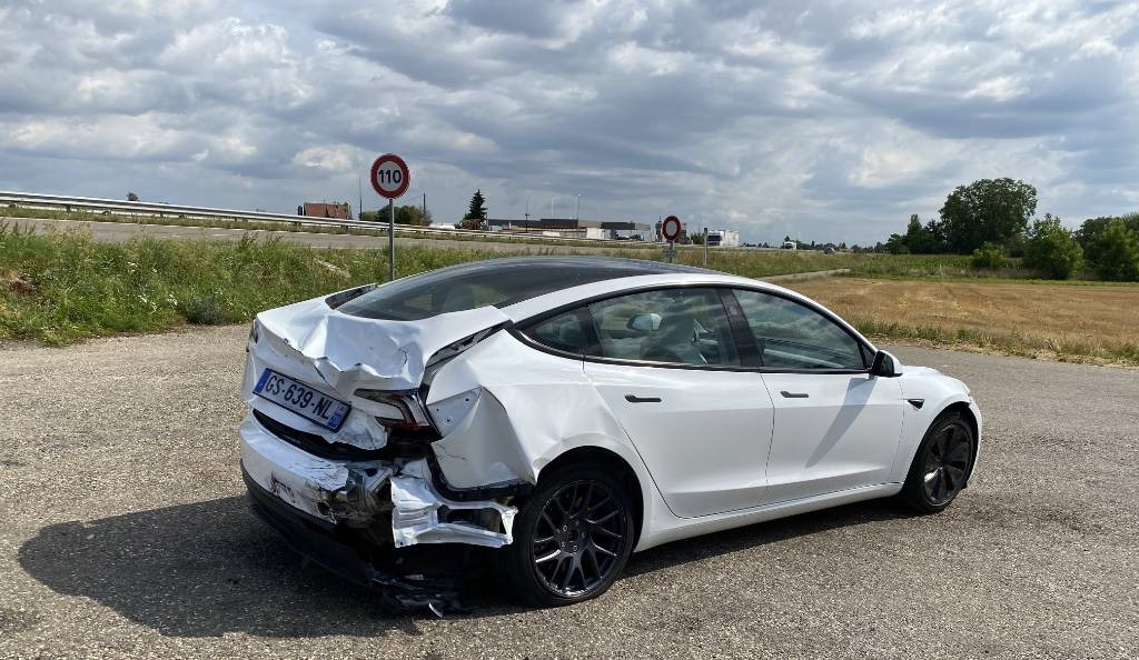 Tesla MODEL 3 5YJ3 Carte Grise Française endommagée - Xe hơi: hình 4 Tesla MODEL 3 5YJ3 Carte Grise Française endommagée - Xe hơi: hình 4