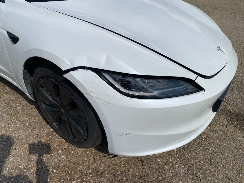 Xe hơi Tesla MODEL 3 5YJ3 Carte Grise Française endommagée: hình 16