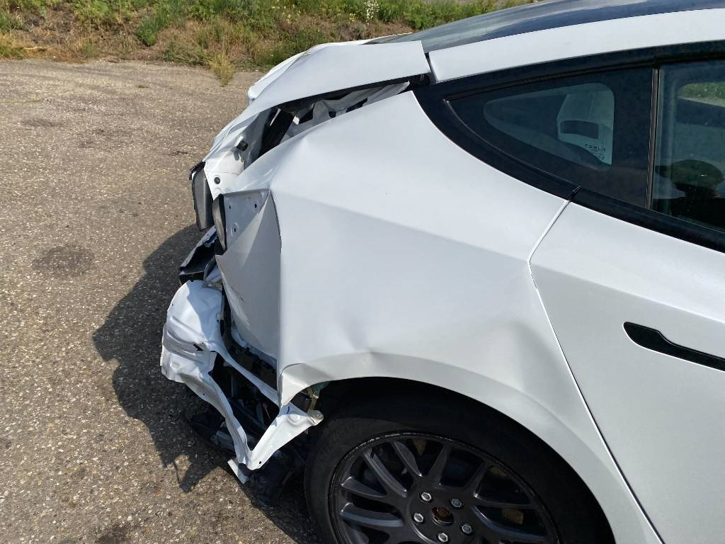 Xe hơi Tesla MODEL 3 5YJ3 Carte Grise Française endommagée: hình 40