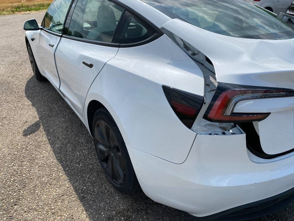 Xe hơi Tesla MODEL 3 5YJ3 Carte Grise Française endommagée: hình 32