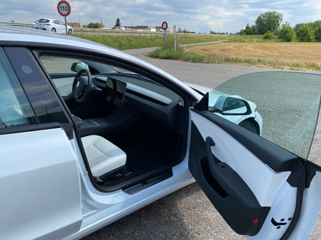 Xe hơi Tesla MODEL 3 5YJ3 Carte Grise Française endommagée: hình 45