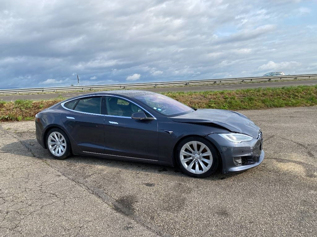 Tesla MODEL S 100D Carte Grise Française endommagée - Xe hơi: hình 3 Tesla MODEL S 100D Carte Grise Française endommagée - Xe hơi: hình 3