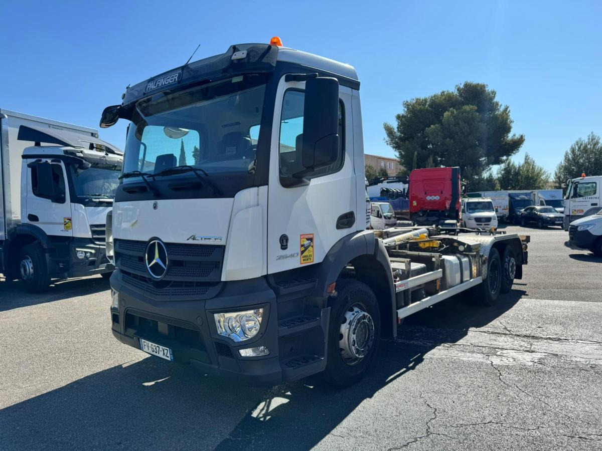 Mercedes Actros 2540 - Xe tải nâng móc: hình 1 Mercedes Actros 2540 - Xe tải nâng móc: hình 1