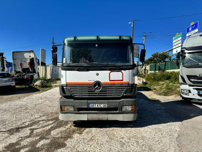 Mercedes Axor 1828 - Xe đầu kéo: hình 2 Mercedes Axor 1828 - Xe đầu kéo: hình 2