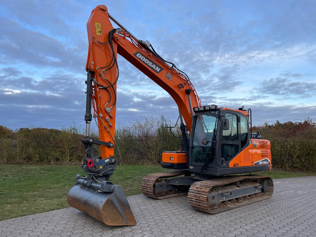 Doosan DX140LC-7 - Máy xúc bánh xích: hình 1 Doosan DX140LC-7 - Máy xúc bánh xích: hình 1