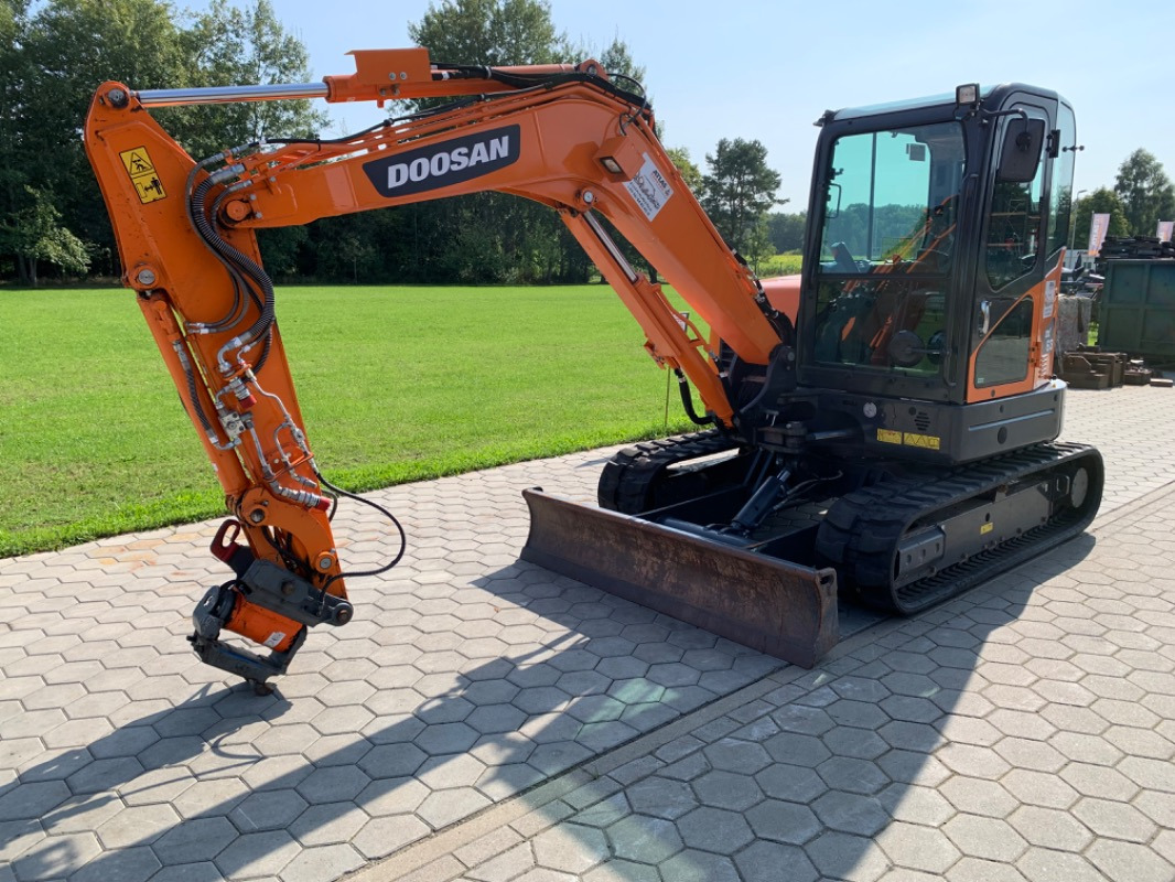Doosan DX63-3 - Máy xúc mini: hình 1 Doosan DX63-3 - Máy xúc mini: hình 1