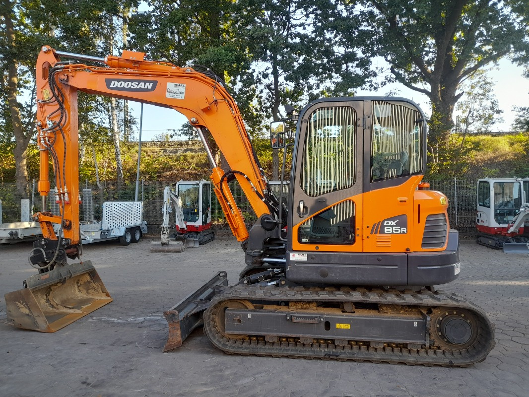 Doosan DX85R-3 - Máy xúc: hình 2 Doosan DX85R-3 - Máy xúc: hình 2