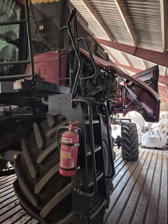 Case IH Axial-Flow 8010 MacDon skærebord - Máy gặt đập: hình 4 Case IH Axial-Flow 8010 MacDon skærebord - Máy gặt đập: hình 4