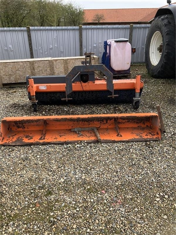 Tuchel Kost med opsamler - Chổi cho Máy móc nông nghiệp: hình 1 Tuchel Kost med opsamler - Chổi cho Máy móc nông nghiệp: hình 1