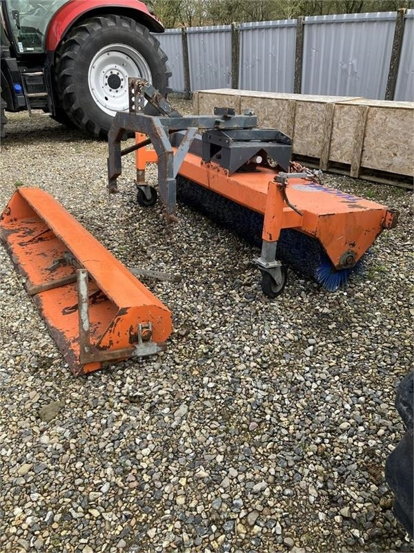 Tuchel Kost med opsamler - Chổi cho Máy móc nông nghiệp: hình 3 Tuchel Kost med opsamler - Chổi cho Máy móc nông nghiệp: hình 3