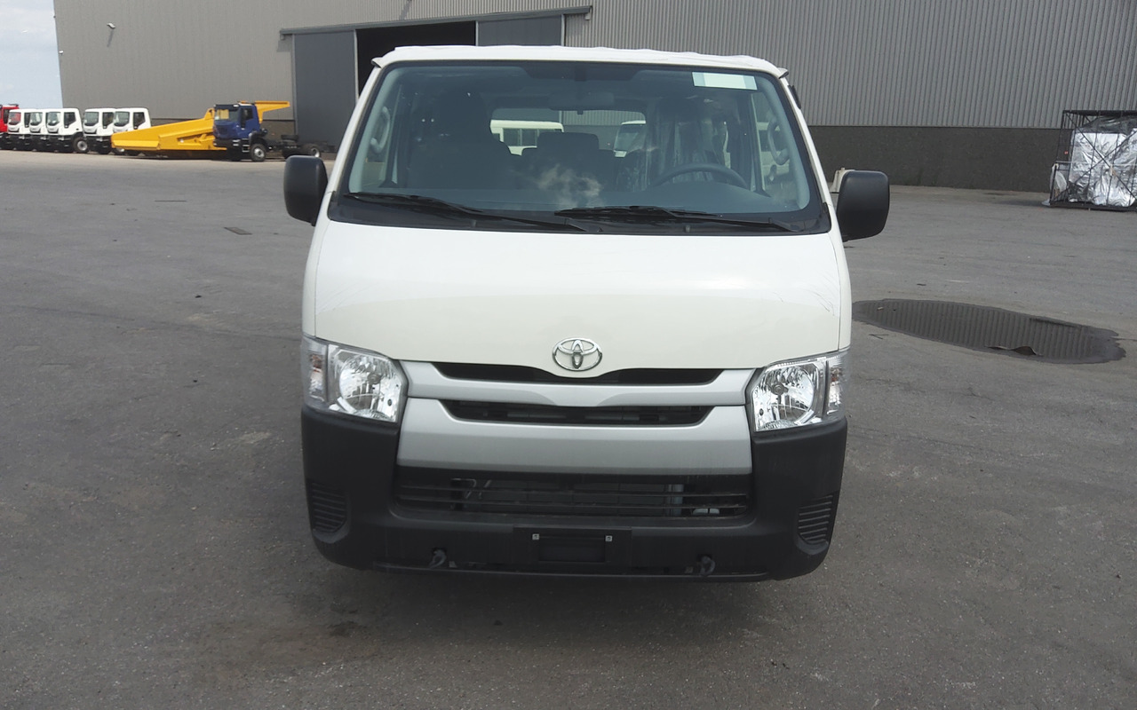 Toyota Hiace STANDARD ROOF 2.5L Diesel Manual - Xe bus mini, Xe van chở khách: hình 2 Toyota Hiace STANDARD ROOF 2.5L Diesel Manual - Xe bus mini, Xe van chở khách: hình 2