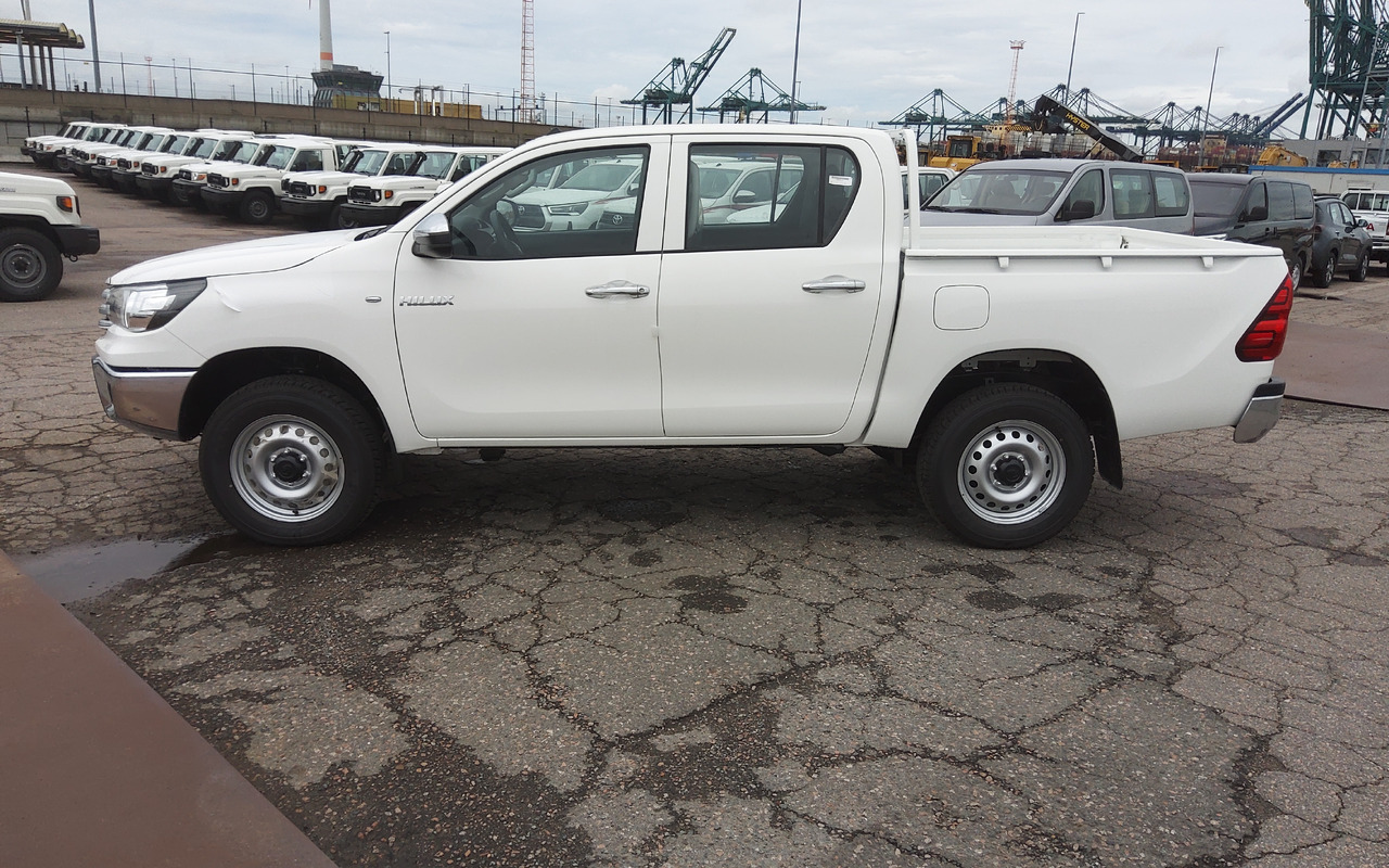Toyota Hilux / Revo Pick-up double cabin pack security 2.4L Turbo Diesel Manual - Xe hơi: hình 3 Toyota Hilux / Revo Pick-up double cabin pack security 2.4L Turbo Diesel Manual - Xe hơi: hình 3