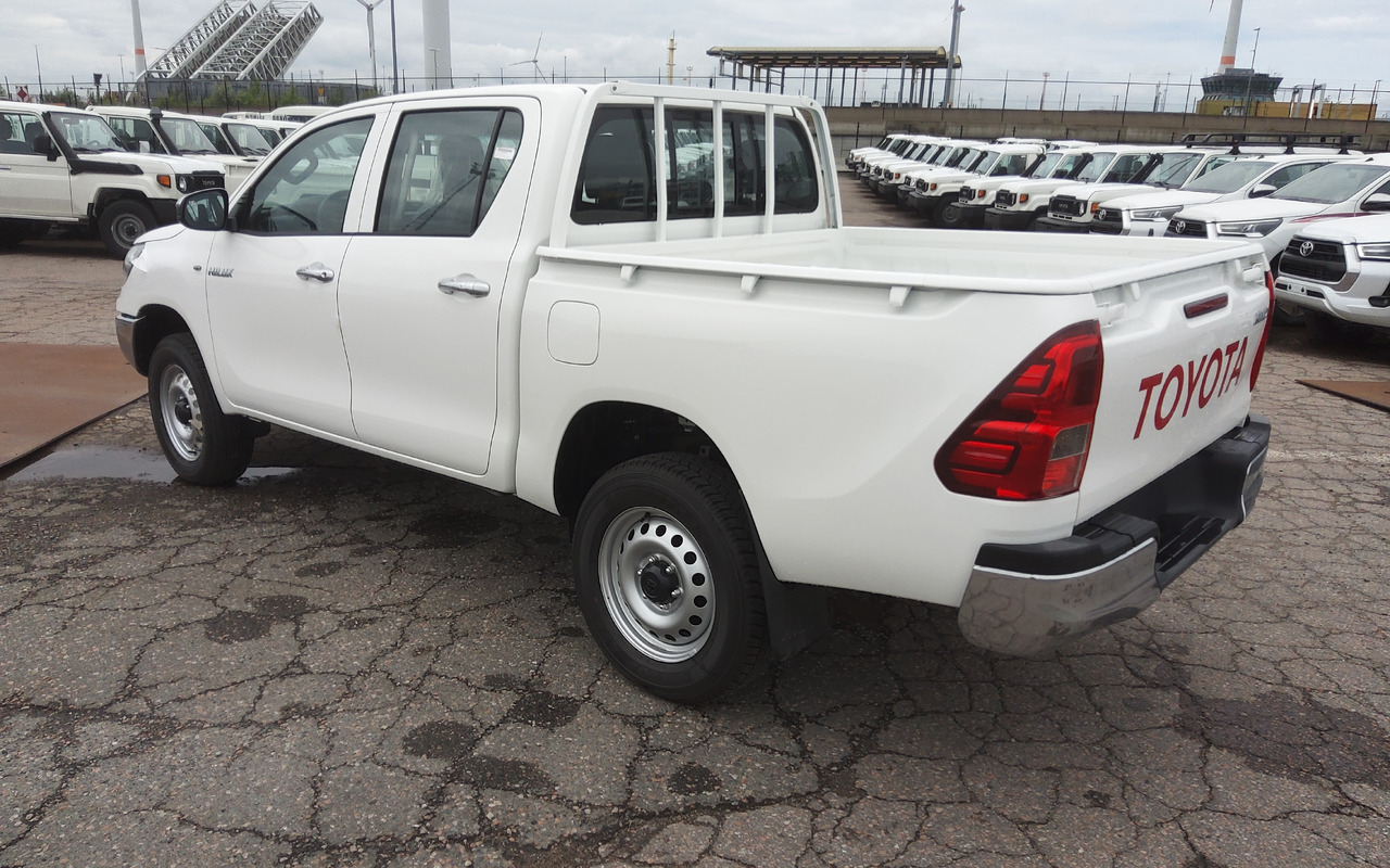 Toyota Hilux / Revo Pick-up double cabin pack security 2.4L Turbo Diesel Manual - Xe hơi: hình 4 Toyota Hilux / Revo Pick-up double cabin pack security 2.4L Turbo Diesel Manual - Xe hơi: hình 4