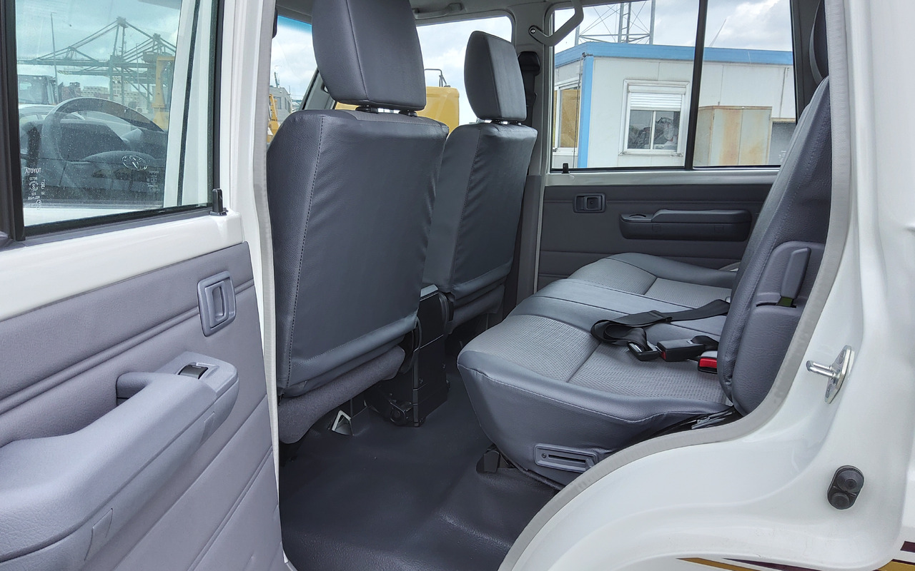 Xe bán tải mới Toyota Toyota Land cruiser 79 grj double cabin 4.0L Petrol Manual 5 SEATS/PLACES: hình 10